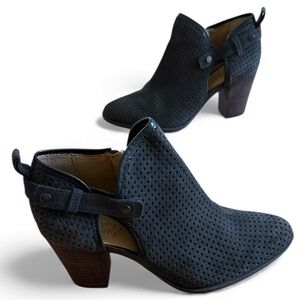 FRANCO SARTO DALE 2 PERFORATED SUEDE HEELED ANKLE BOOTIE CHARCOAL GREY SZ 7.5